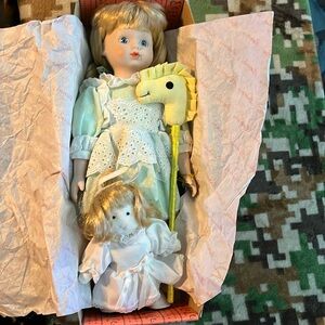 Vintage 1992 Brinn’s collectible Porcelain Doll “Hobbi” w/ accessories & box